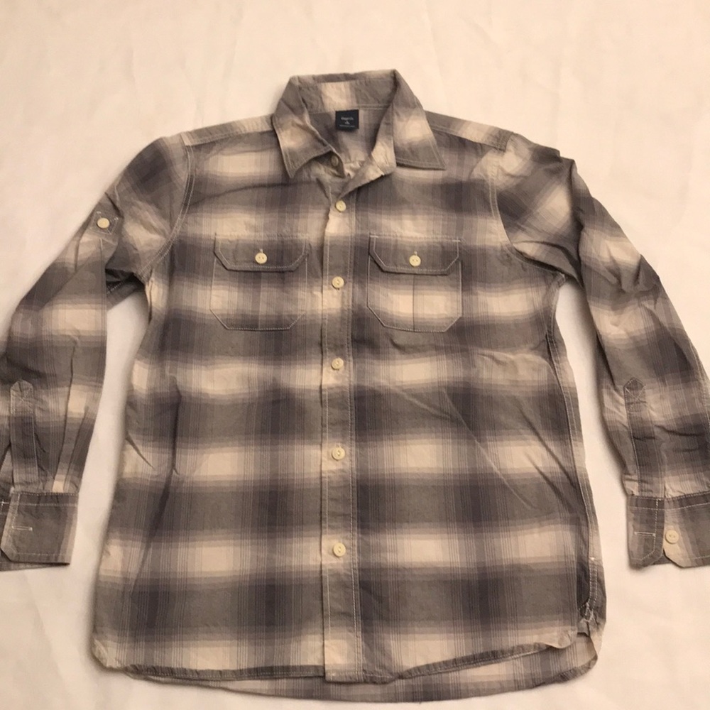Boys Gapkids button down shirt.